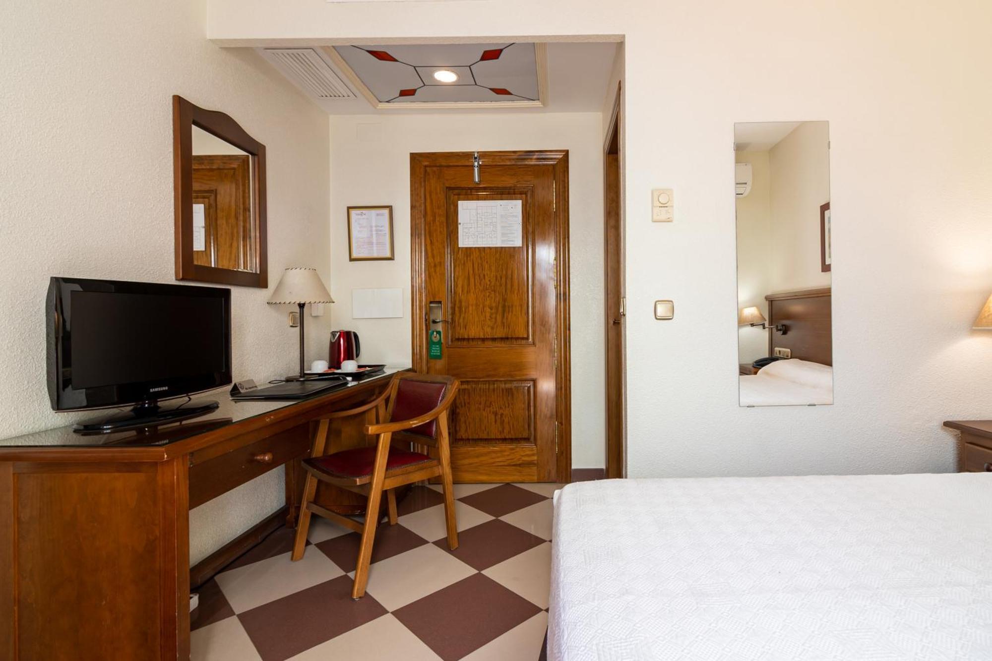 Hotel Avenida Tropical By Bossh! Hotels Salobreña Kültér fotó