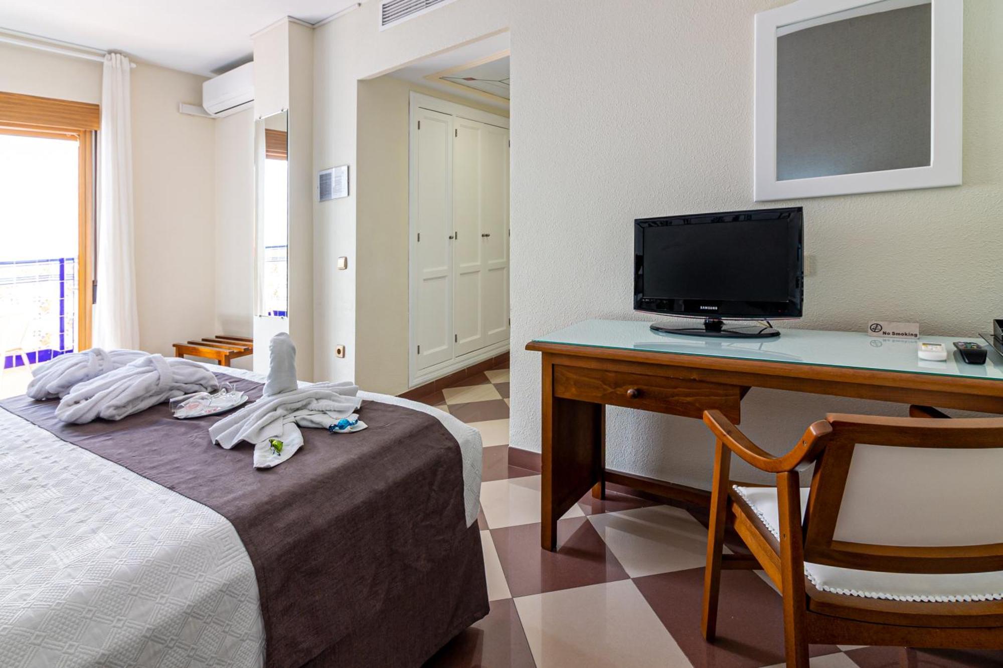 Hotel Avenida Tropical By Bossh! Hotels Salobreña Kültér fotó